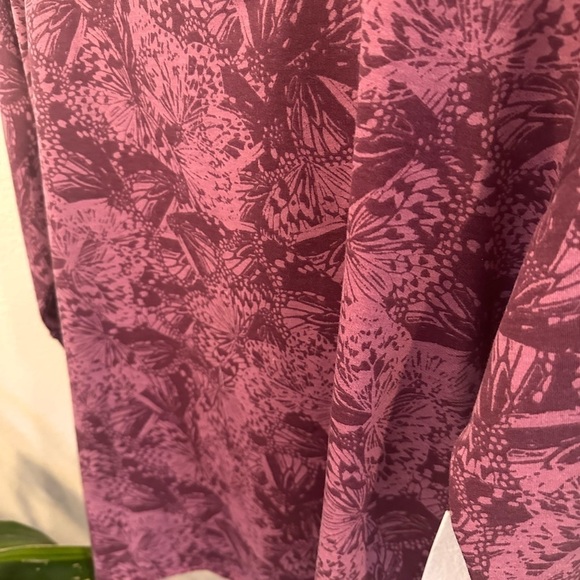 LULAROE Cozy Kate 3/4 Sleeve Shirt Beautiful Purple Butterfly - Picture 2 of 6